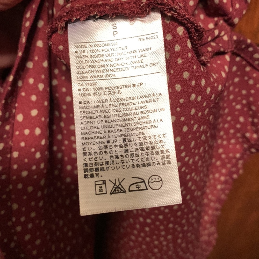 Banana Republic short sleeve burgundy blouse - Picture 3 of 4